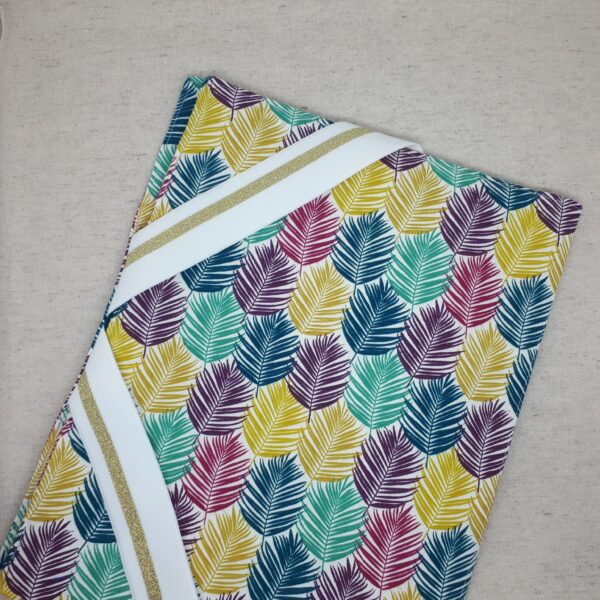 Pochette textile format A4 motif feuilles colorées verso fermée