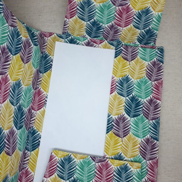 Pochette textile format A4 motif feuilles colorées ouverte