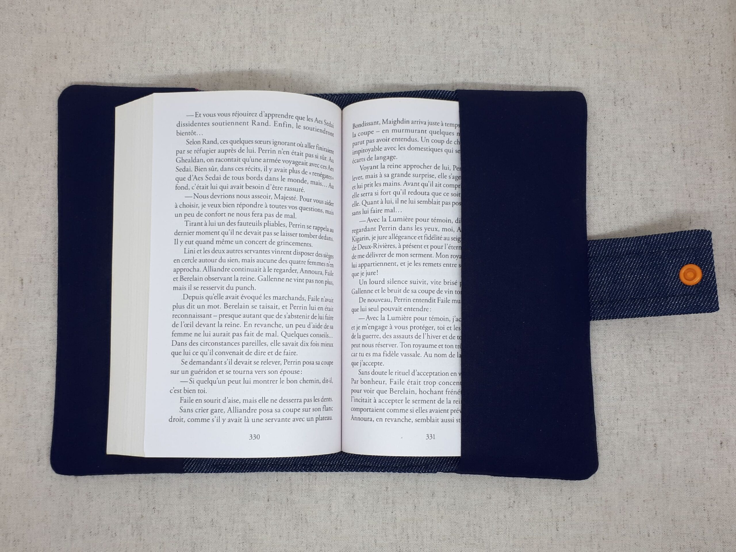 Couvre-livre de poche en tissu Liberty modèle Coral Hunt – Gilbertine  Brussels